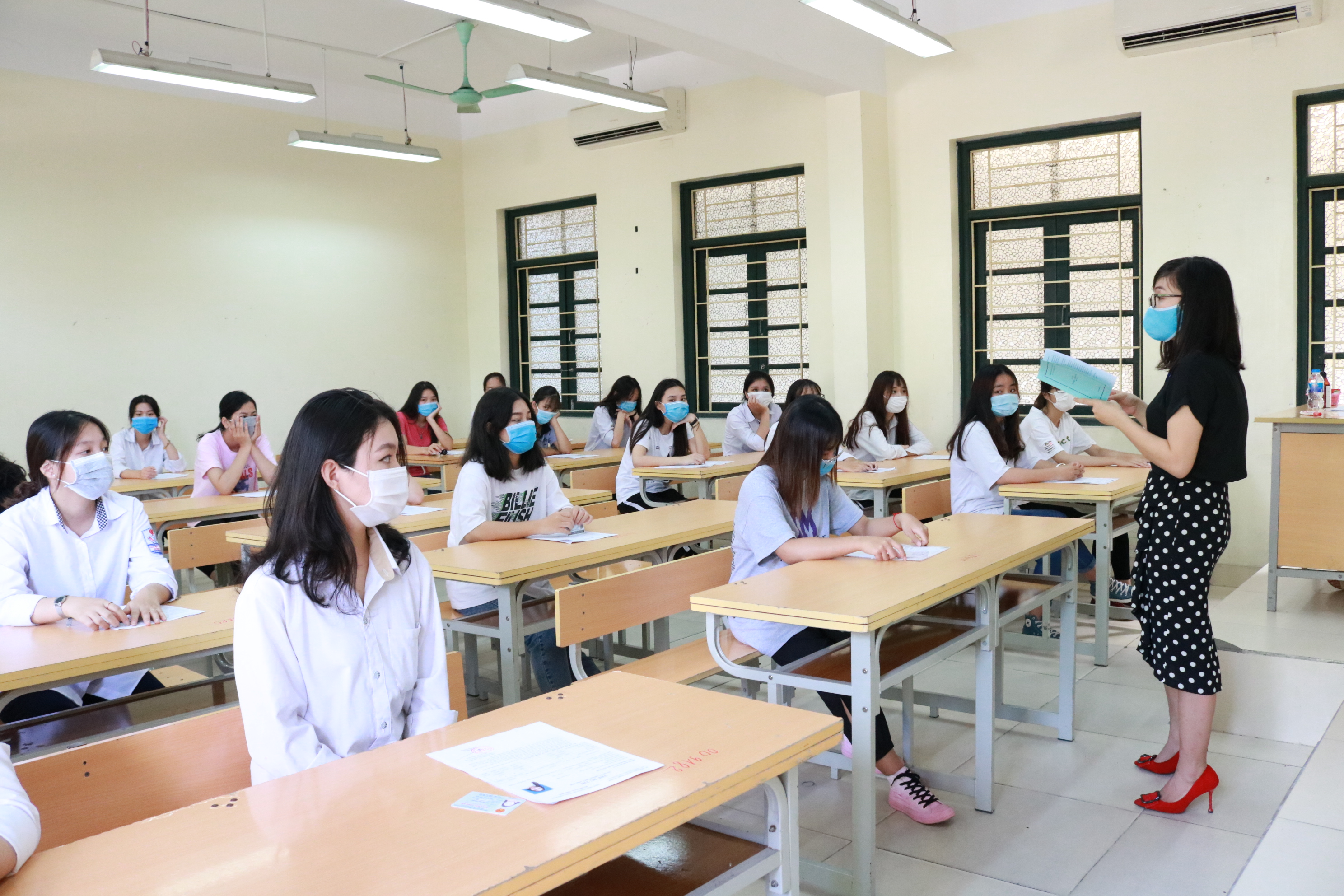 Vì một kỳ thi nhân văn